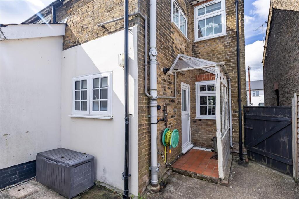 30 St Johns Road (16).jpg