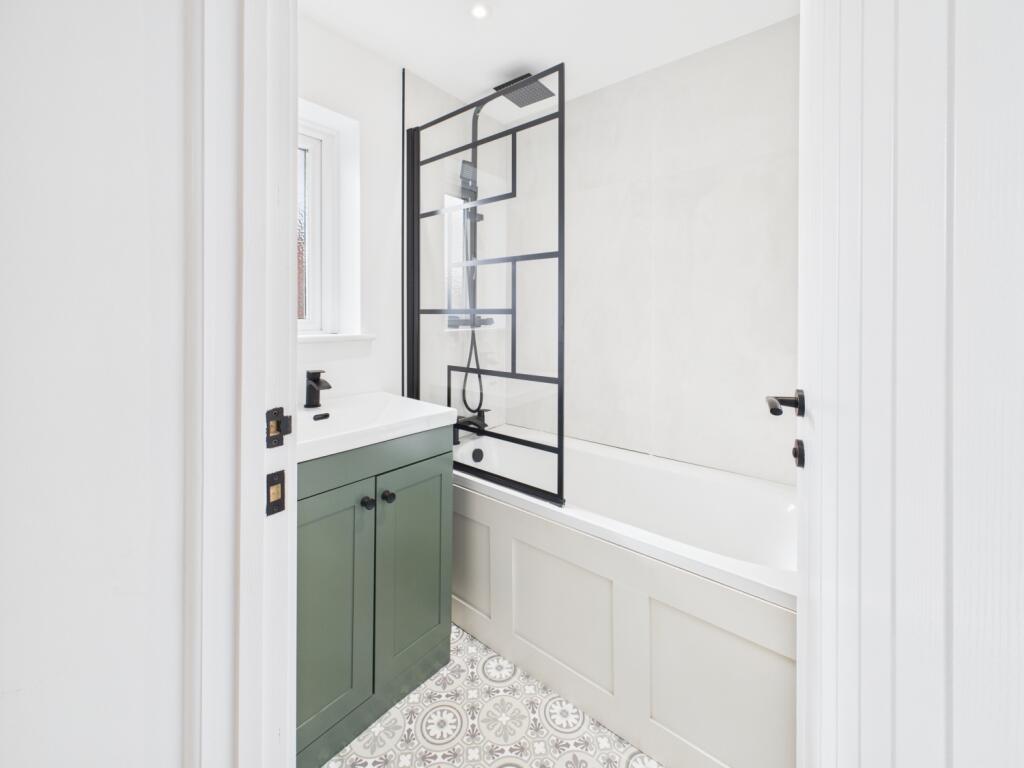 CAM01740G0-PR0458-STILL018