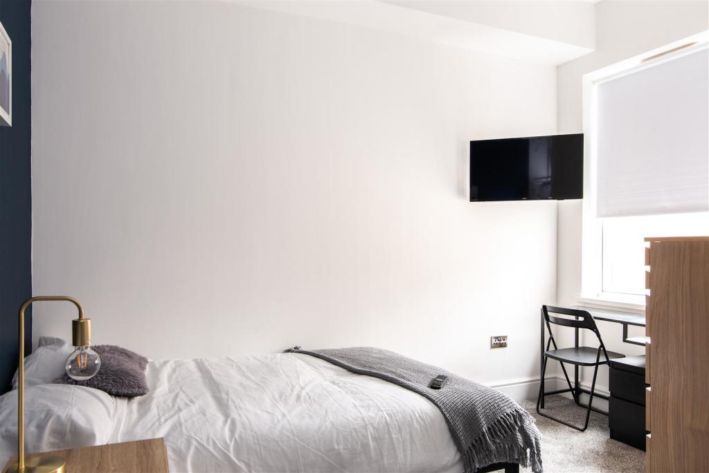 Room 4-24.jpg