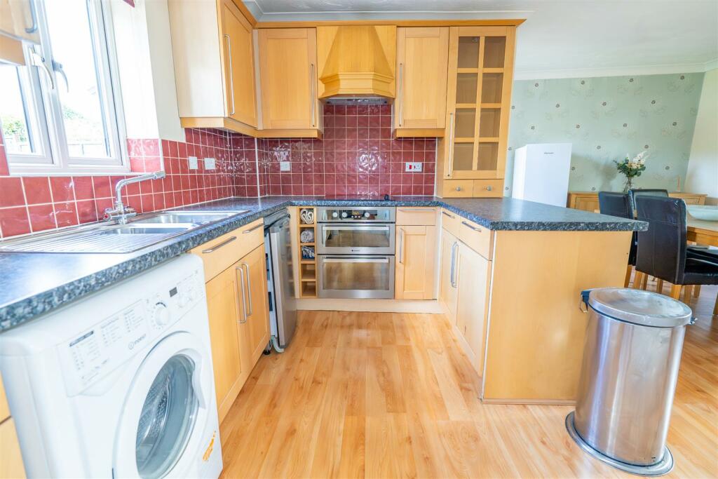 Kitchen/Dining Room 'L' shape