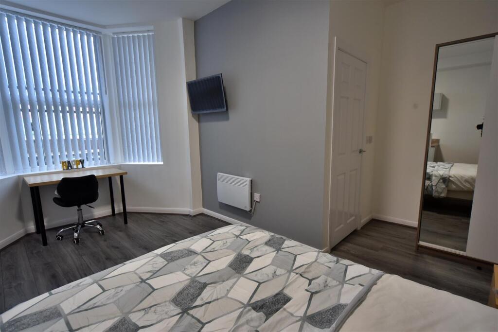 165AR_Room12_03.JPG