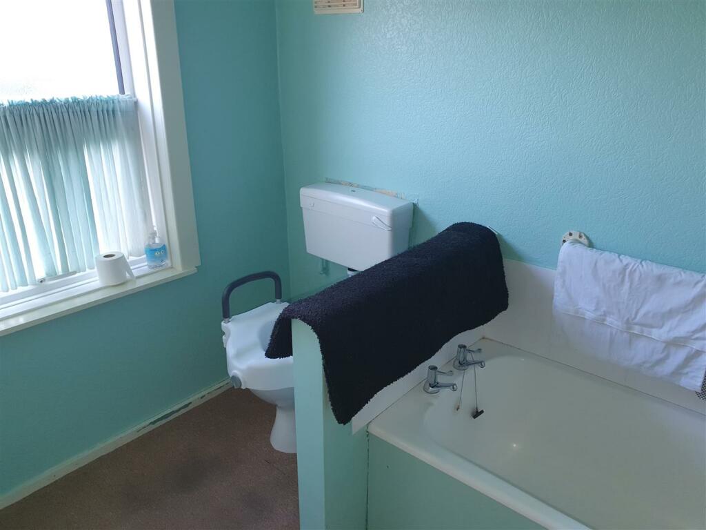 BATHROOM/W.C