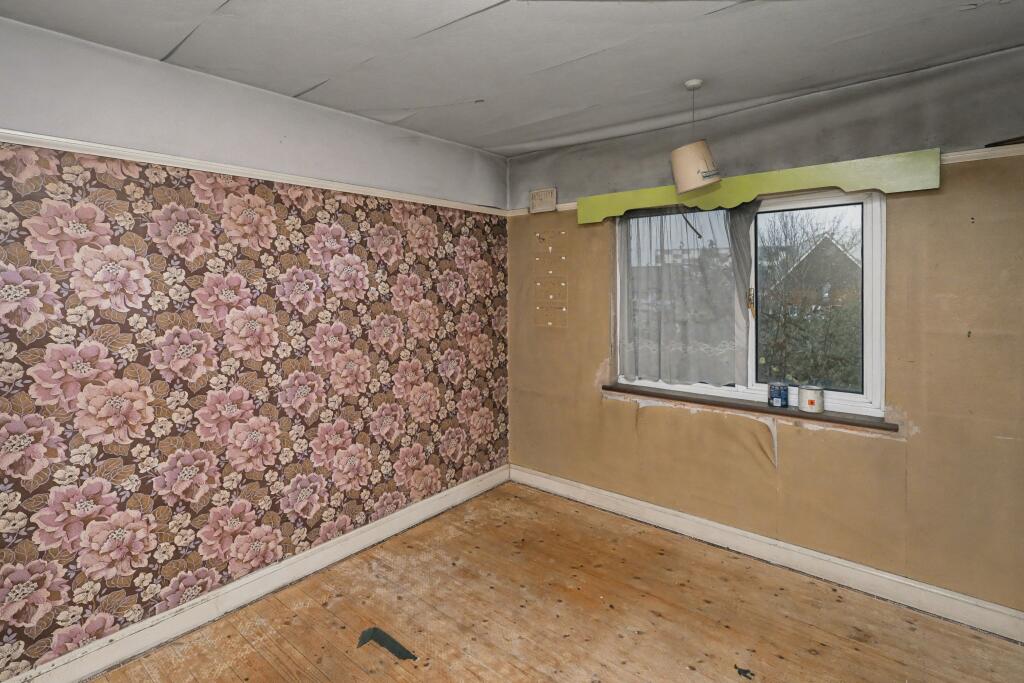 11 Meadway, Enfield, EN3 6NT