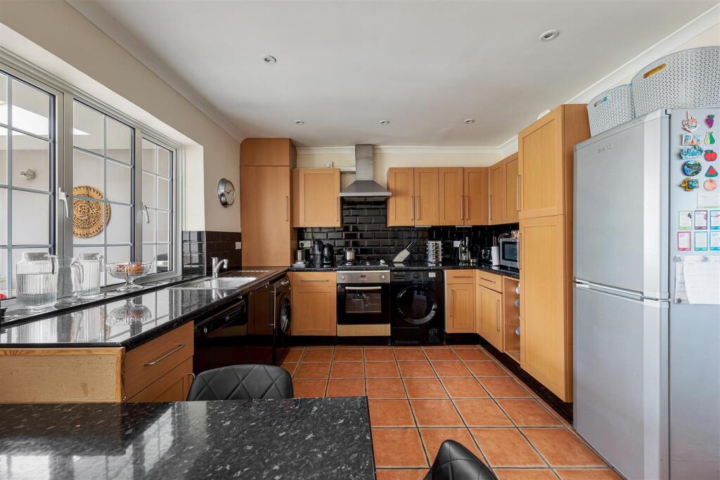 Malvern Avenue E4