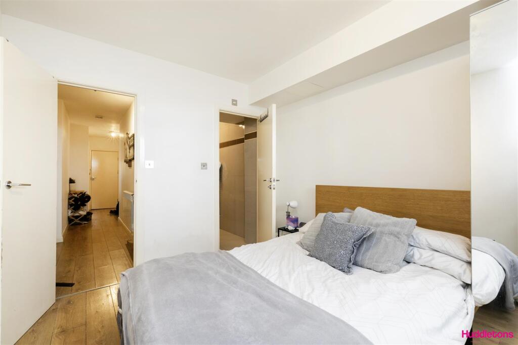 F1, 3 Torriano Mews -15.jpg