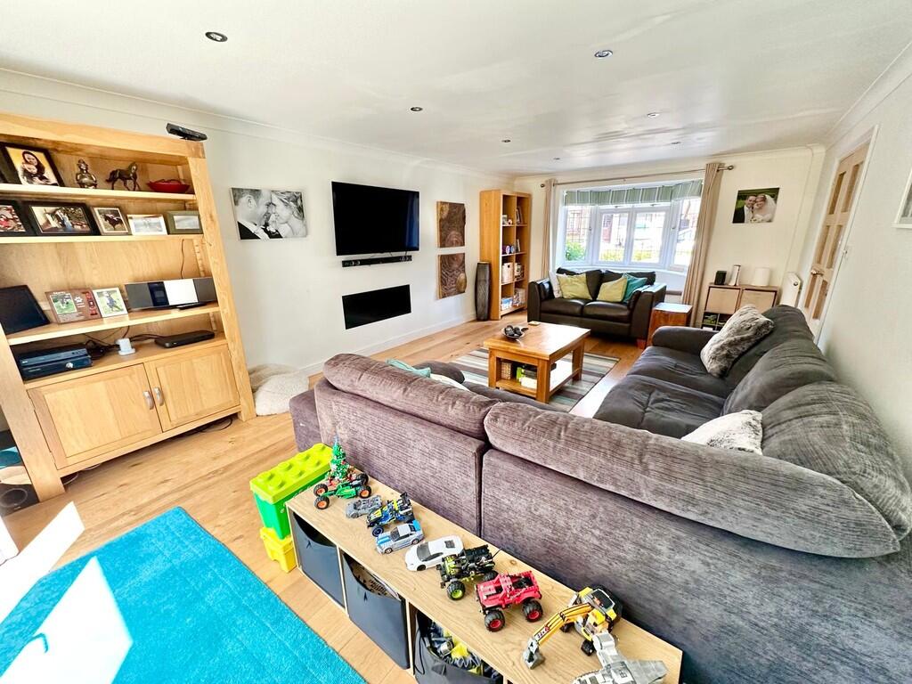 IMG-20250718-WA00...