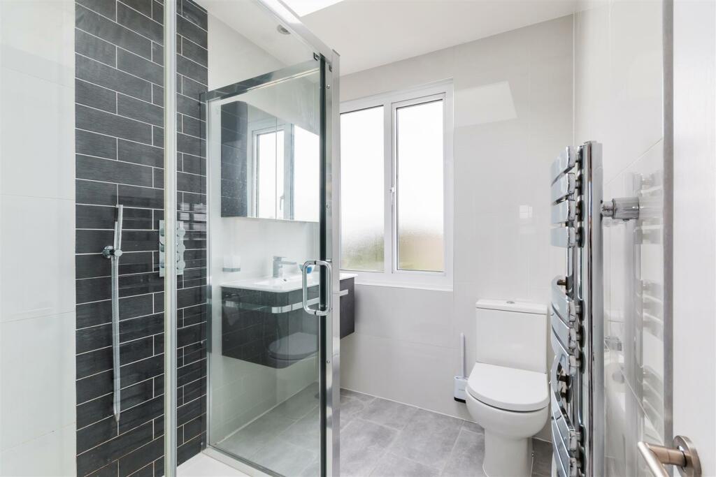 Separate Shower Room