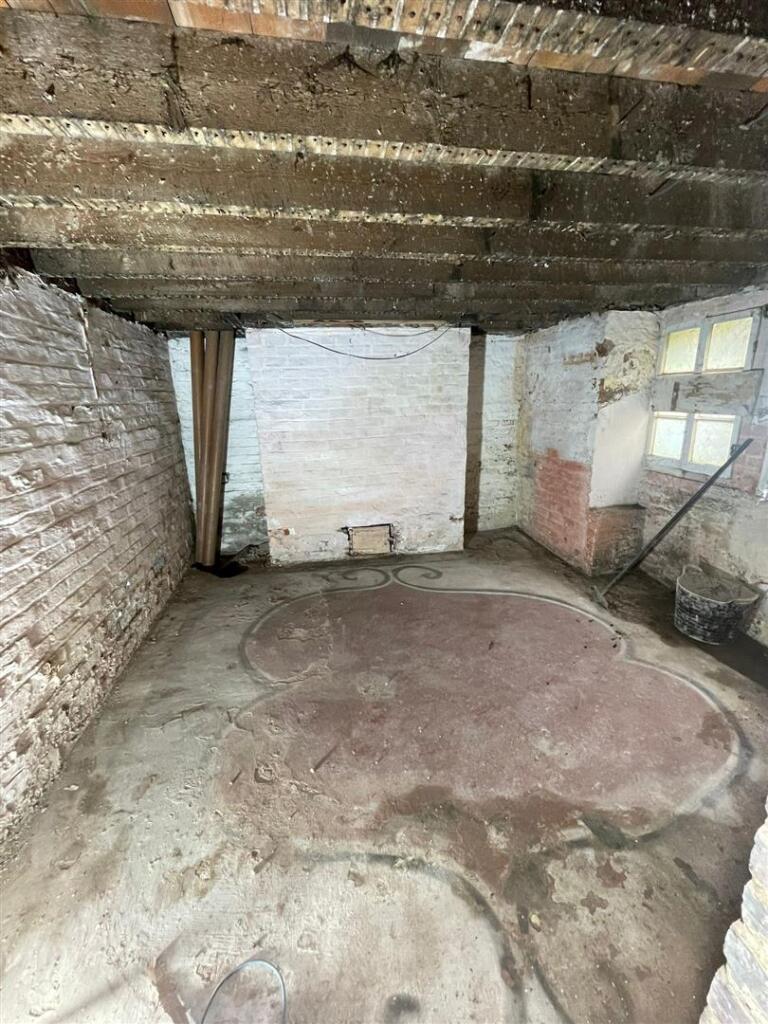 Basement 1.jpg