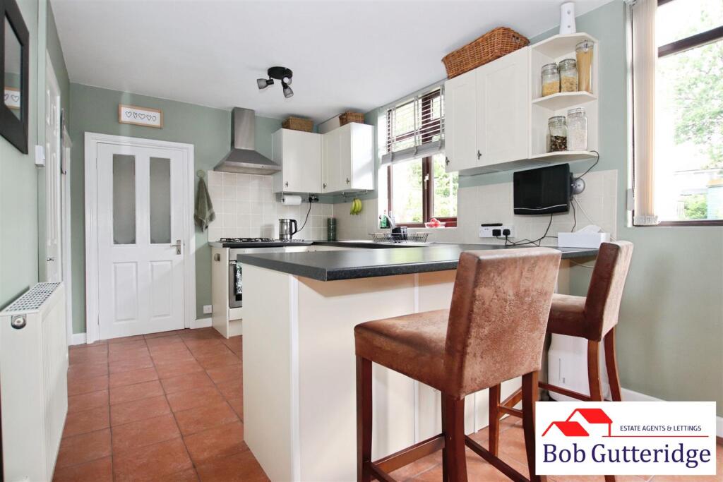 OPEN PLAN FITTED KITCHEN / DINING ROOM