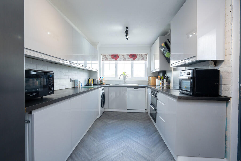 8 Fowler Cresent,...