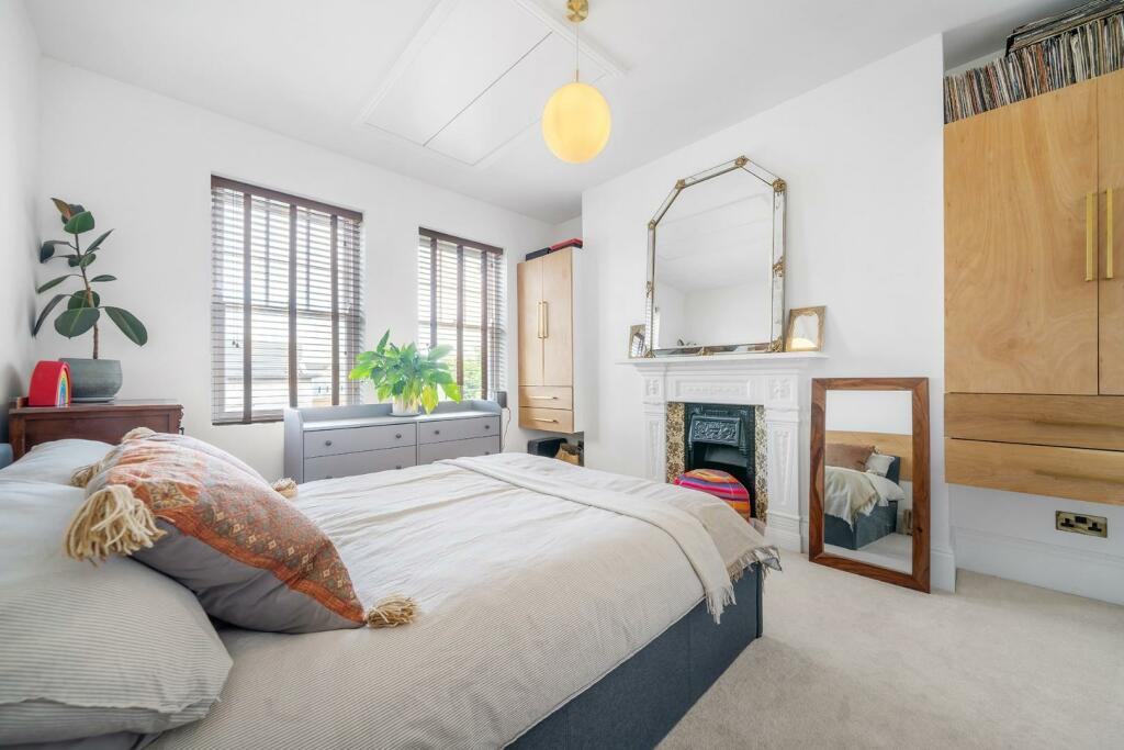 Bedroom 2 (2).jpg