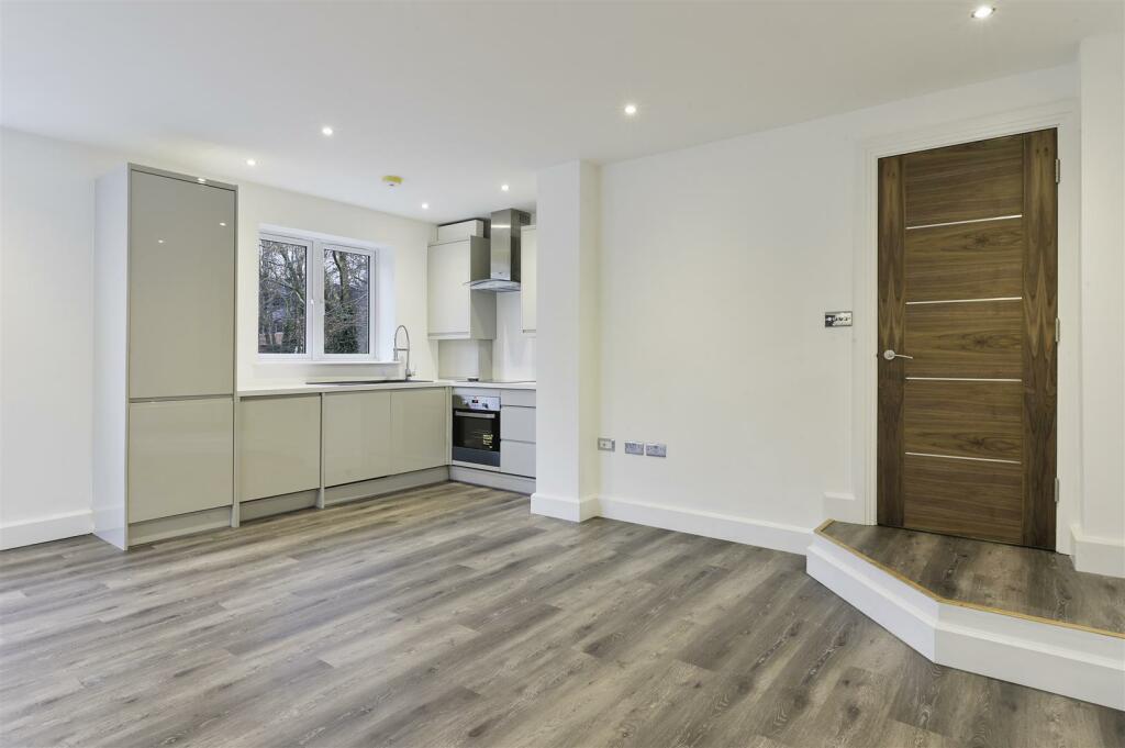 LYNWOOD OAKS FLAT 2 - (8).jpg