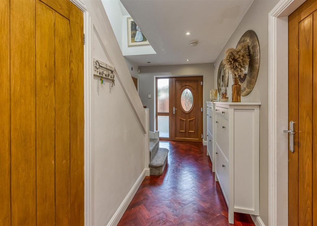 14 Ackleton Gardens-Hall.jpg