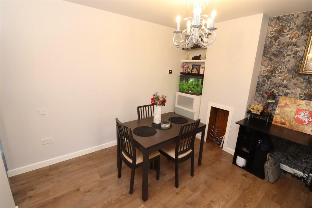 Lounge/ Dining Room