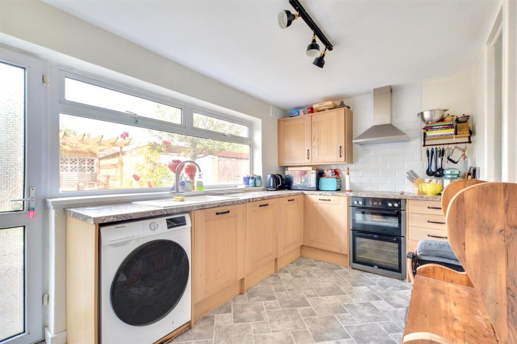 Kitchen_2.jpeg