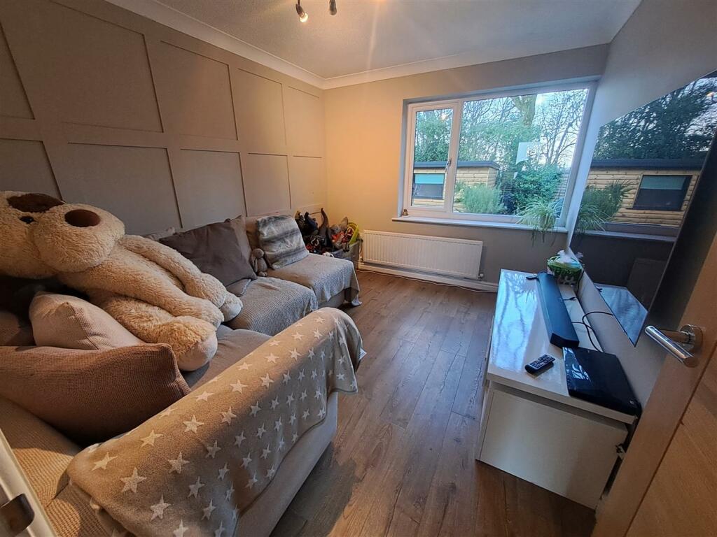 Snug/2nd Lounge