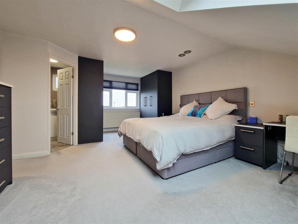 Grand principal bedroom