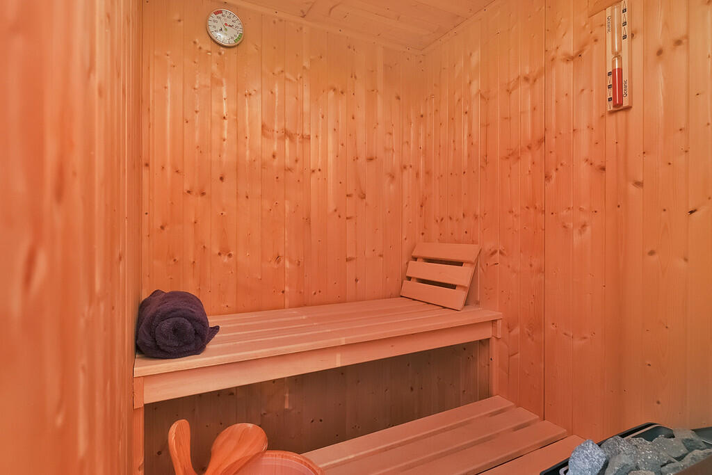 12 Brewers Close ...