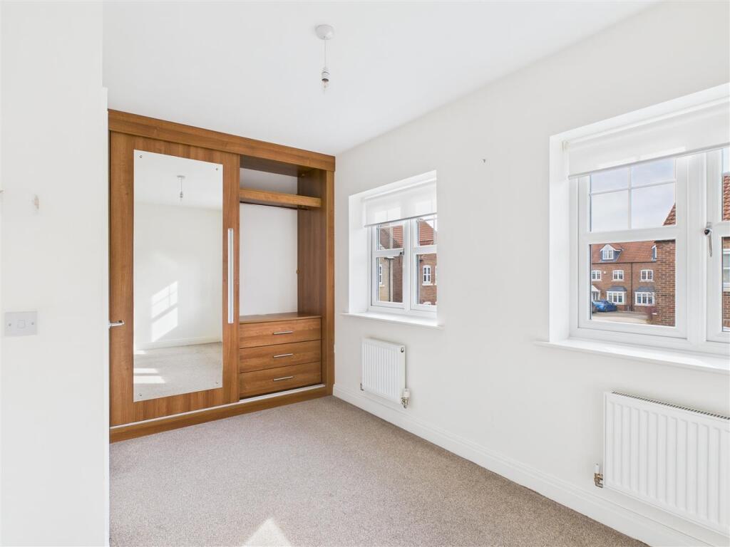 BEDROOM 2