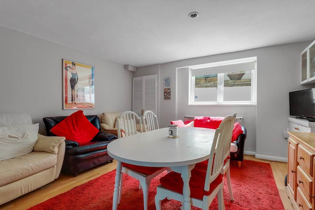 06-d37dJHHGLL - 3...