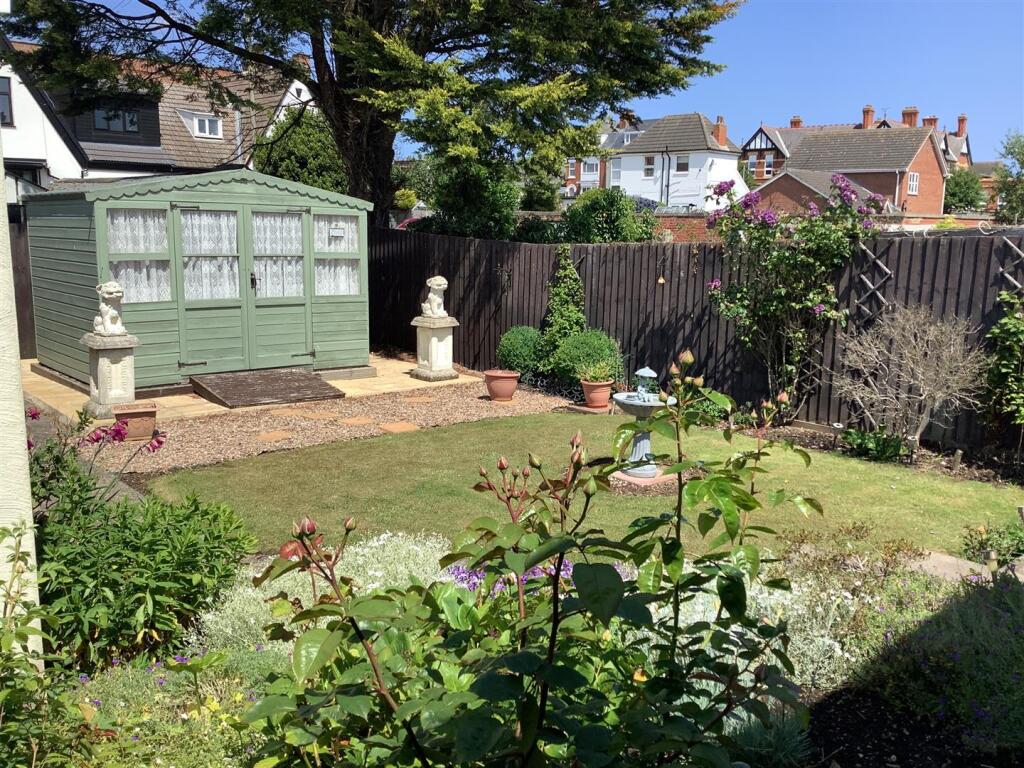 garden 1.jpg