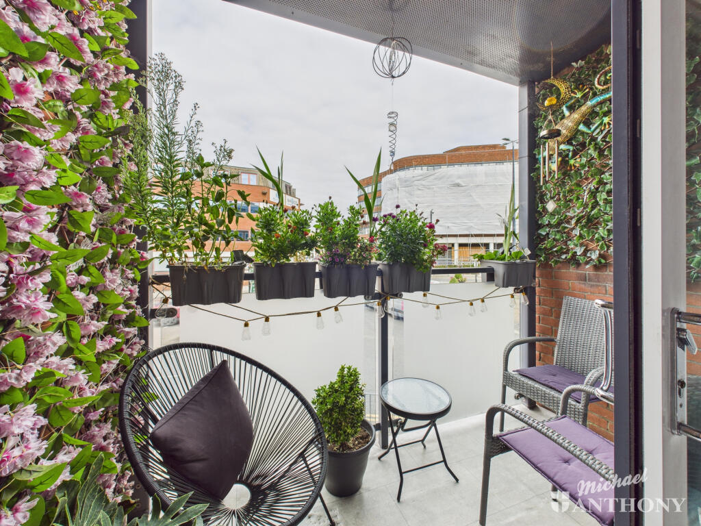 CAM03852G0-PR0397-STILL008