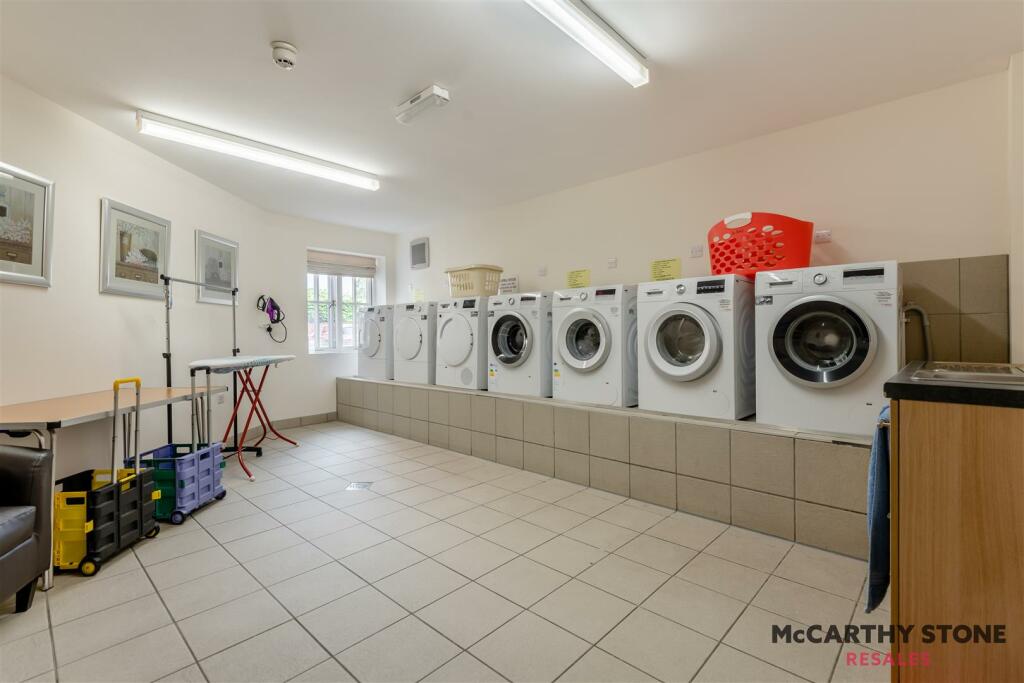 8596856-interior20.JPG
