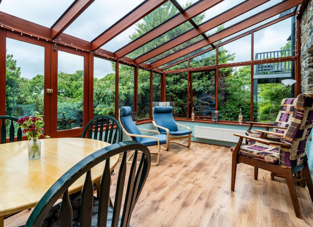 Conservatory/ Sun Room