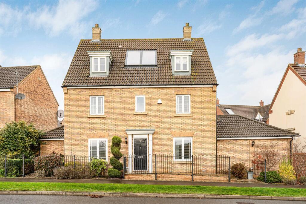 105 Farnborough Drive