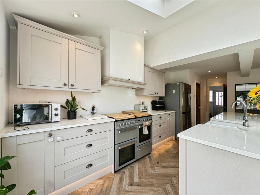 a29709ef--4F7D-9906-E4B3B38B8079-61268-000013EA9C1