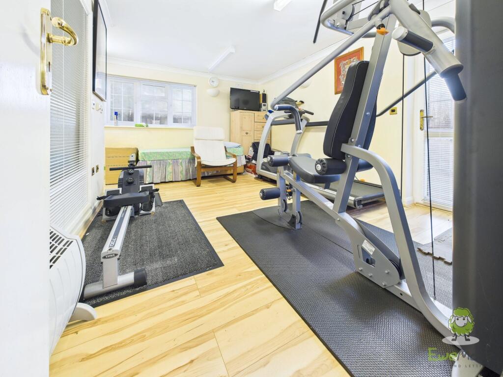 CAM01543G0-PR0169-STILL057