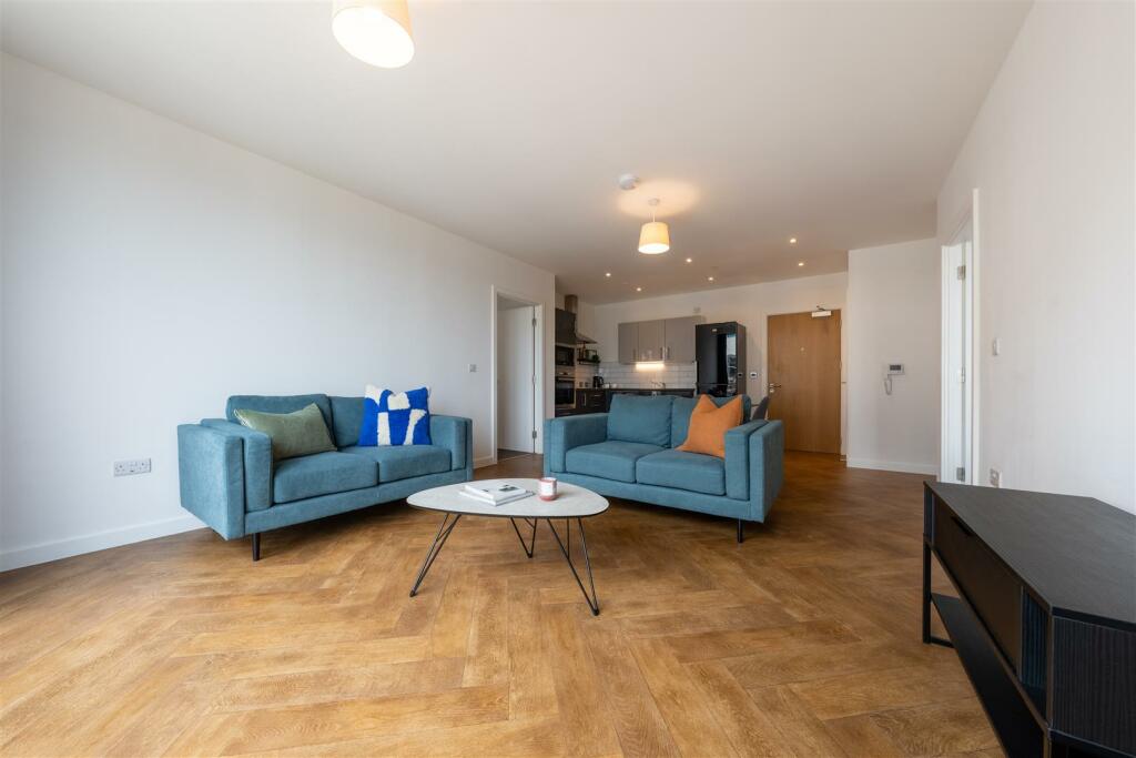 Flat 1-6.jpg