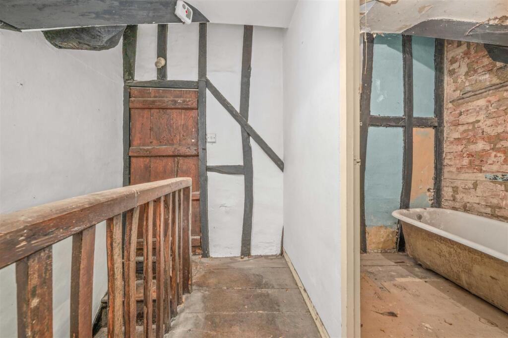 First Floor Landing (57 Waterside)