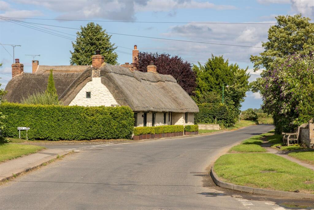 Black Eagle Cottage External-21.jpg