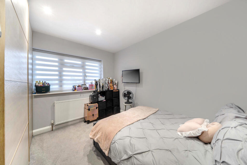 1384026-11-692470...