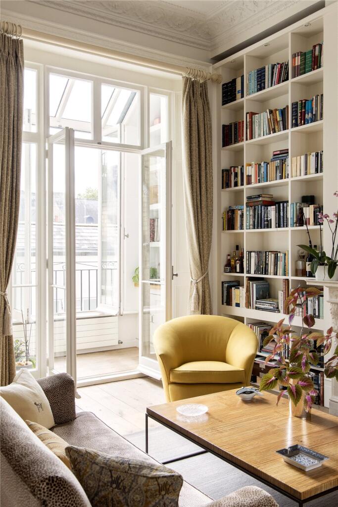 Sitting/Dining Room
