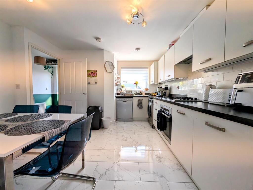 kitchen 1.jpg