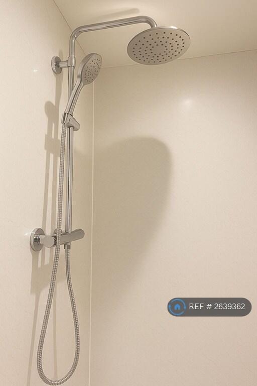 Elegant En-Suite