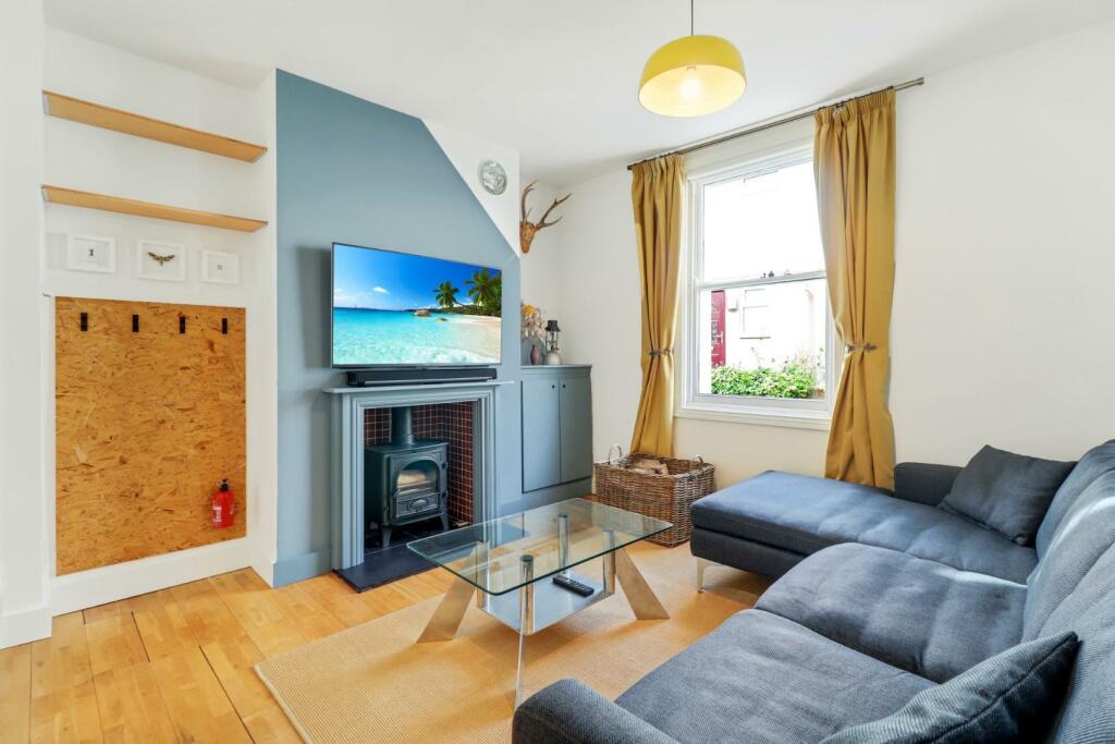 Living Room b.jpg