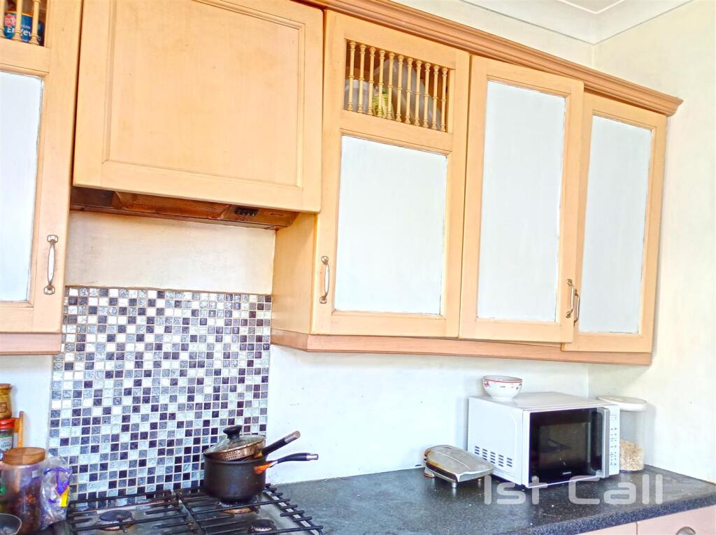 Kitchen2.jpg