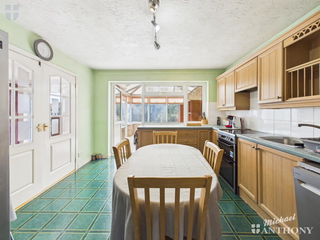 CAM03852G0-PR0433-STILL013