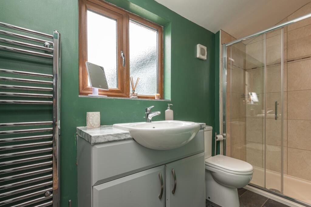 The Annex - Ensuite to Bedroom five