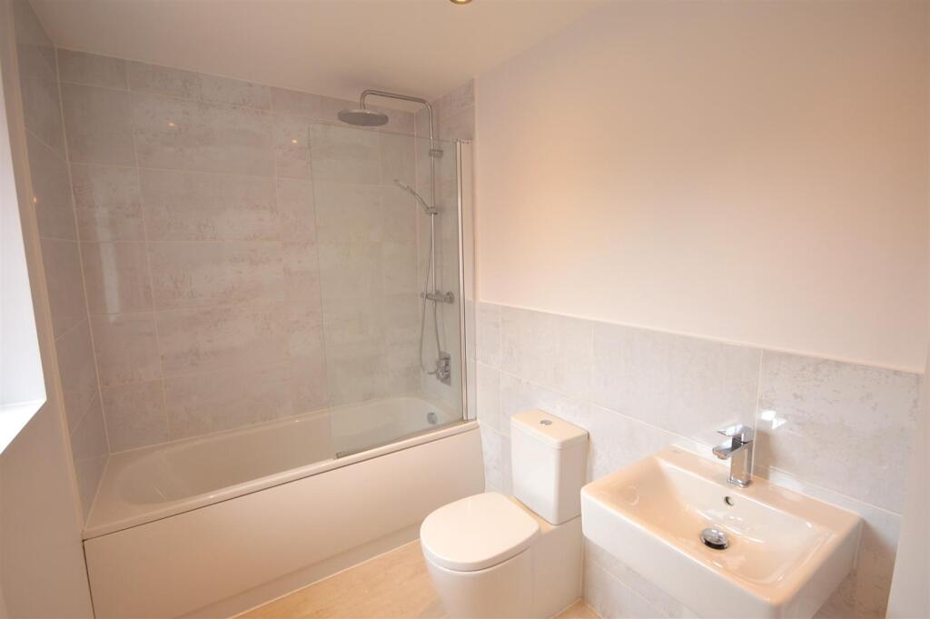 Bathroom.JPG