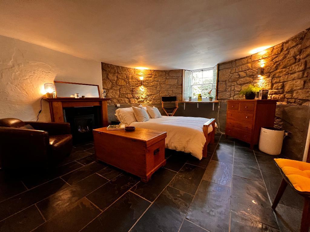 Bed/Sitting Room