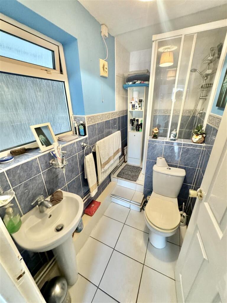 SHOWER ROOM
