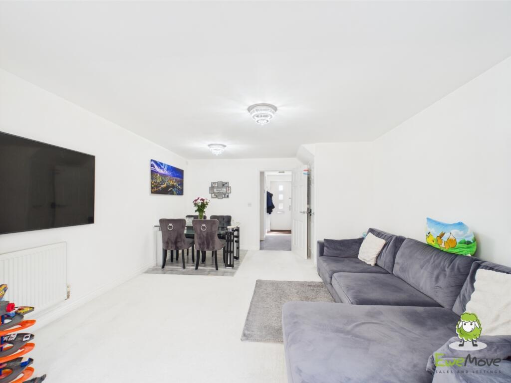 EweMove Estate Agents Basingstoke - Sinclair Drive