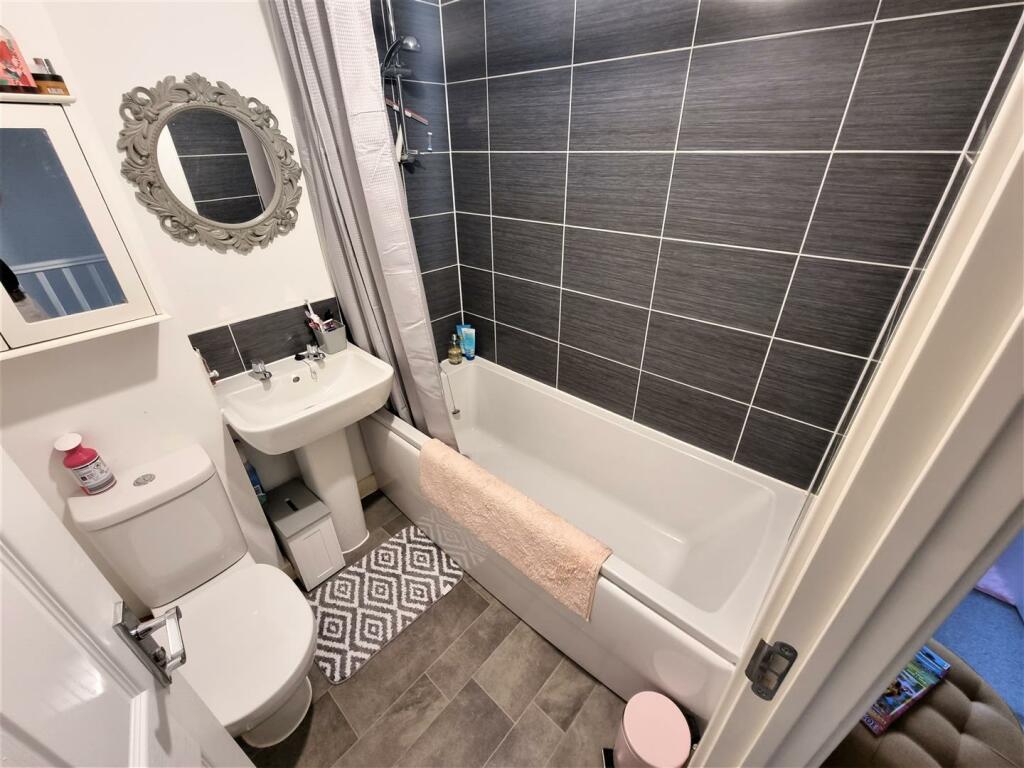Bathroom.jpg