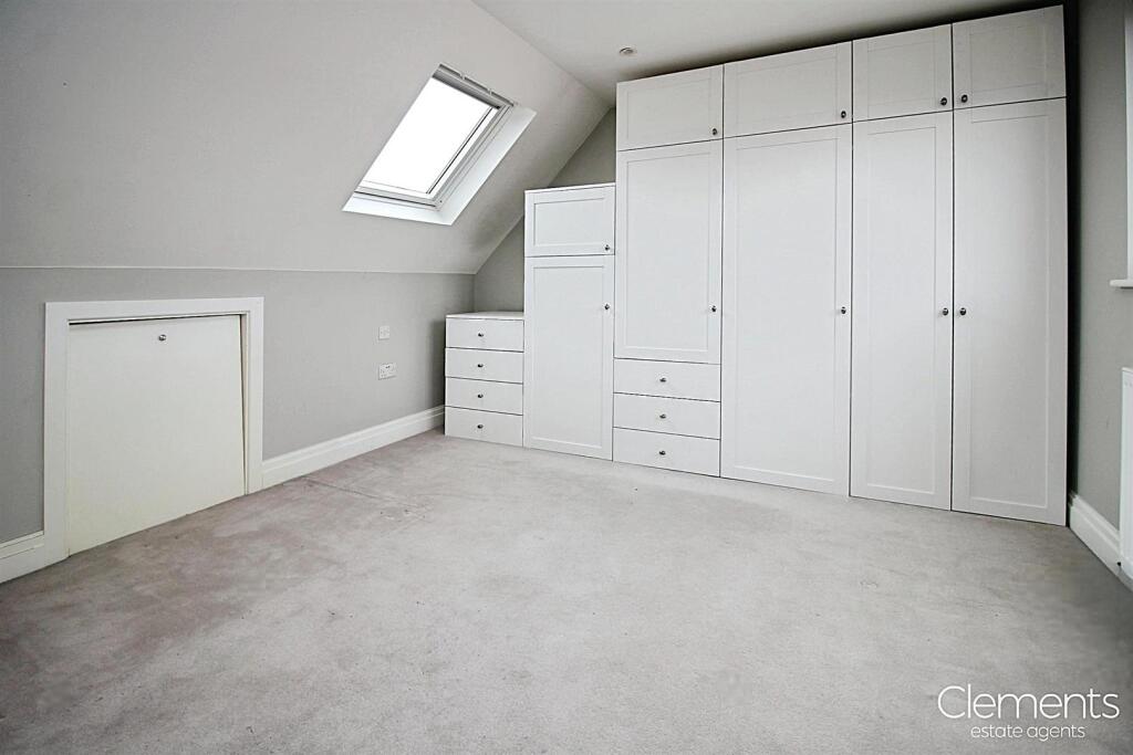 BEDROOM 2