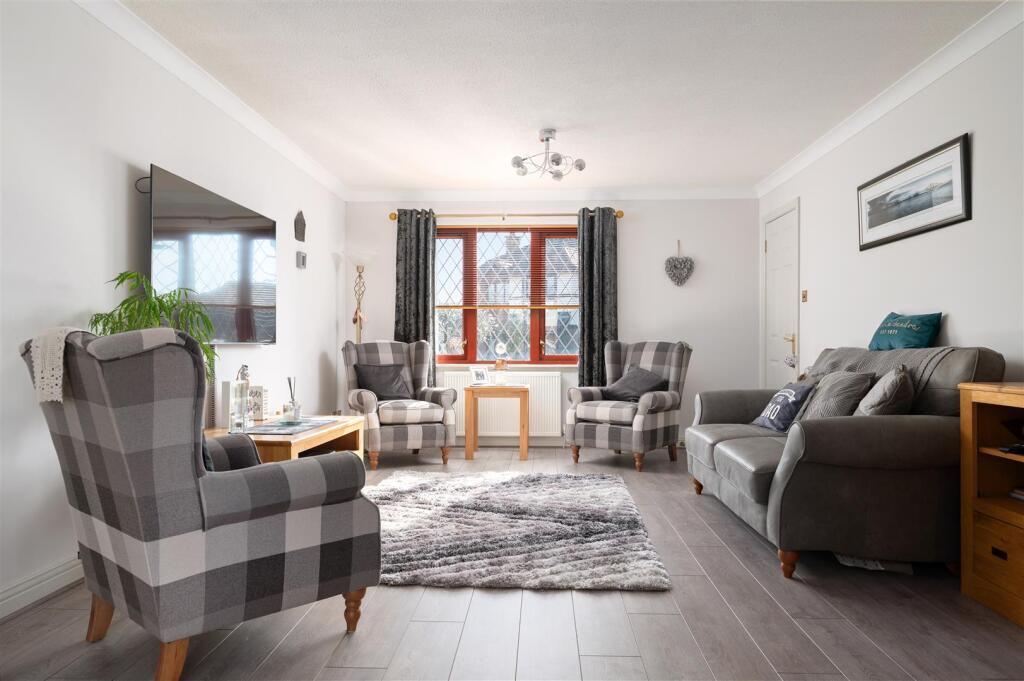 13 Westhall Crescent 010.JPG