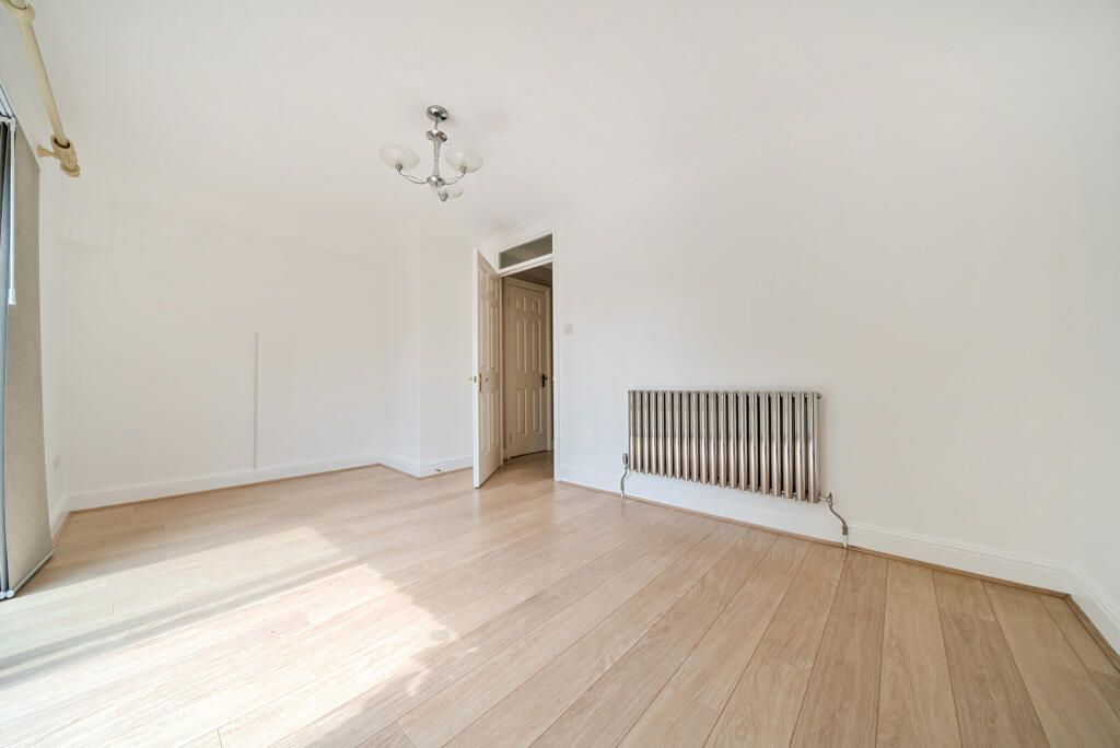 1296600-7-682b100...